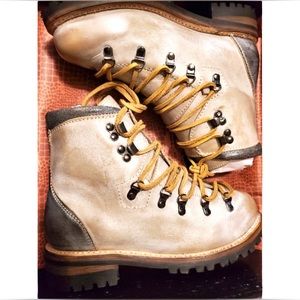 FREEBIRD By Steven Hiker Size 8 in Beige w/ Box